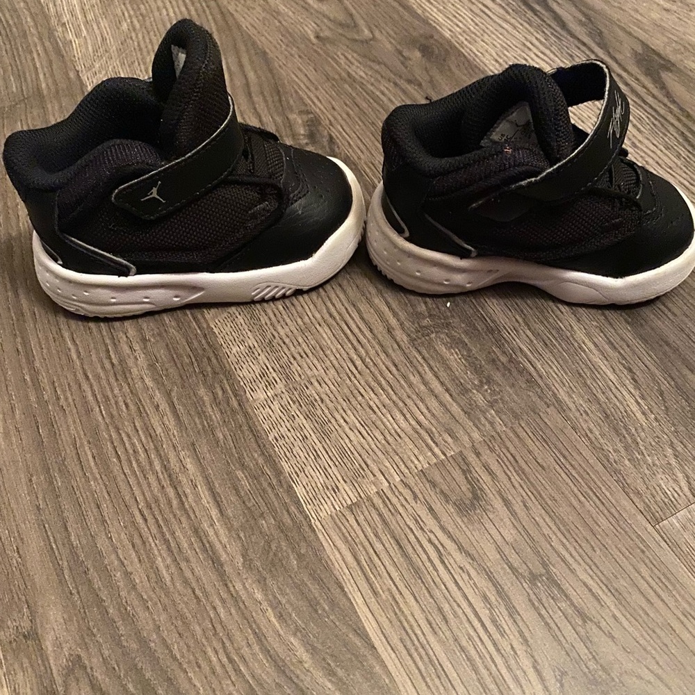 Size 4 toddler shoes